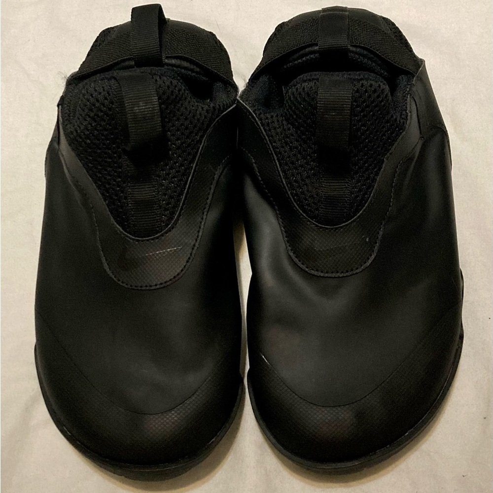Like New Nike Air Zoom Pulse Women’s size 5 solid black shoes